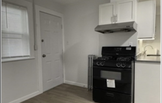 8 GREENWOOD AVE