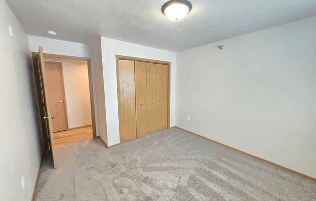 2 beds, 1 bath, 1,090 sqft, $1,230, Unit 3400 208