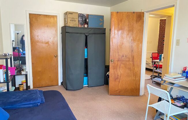 2 beds, 1 bath, 950 sqft, $1,325, Unit 5600 Fifth D209