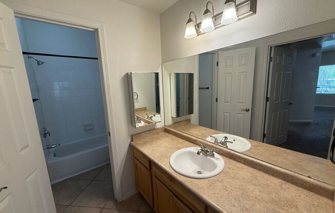 2 beds, 1 bath, $1,395, Unit # 2029