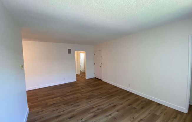 233 N. Hollywood Way