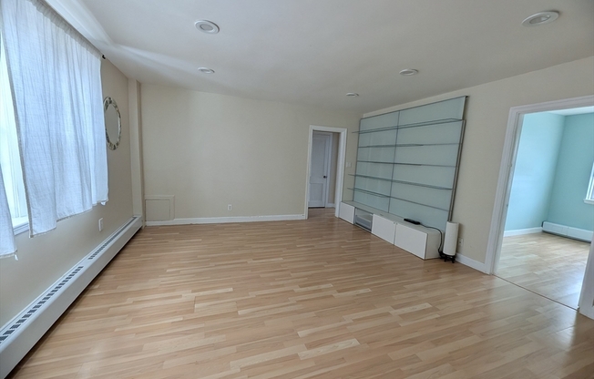 17 Hammond Pond Pkwy Apt 3