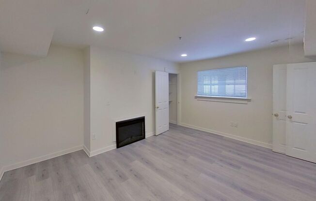 1 bed, 1 bath, 450 sqft, $1,299, Unit 18-1