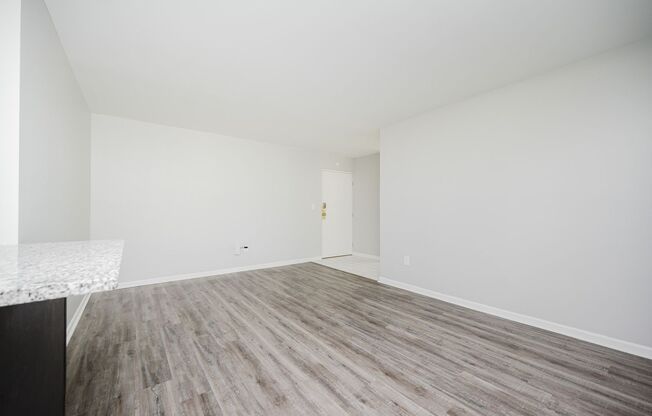 2 beds, 1.5 baths, 850 sqft, $1,275, Unit 6300 6