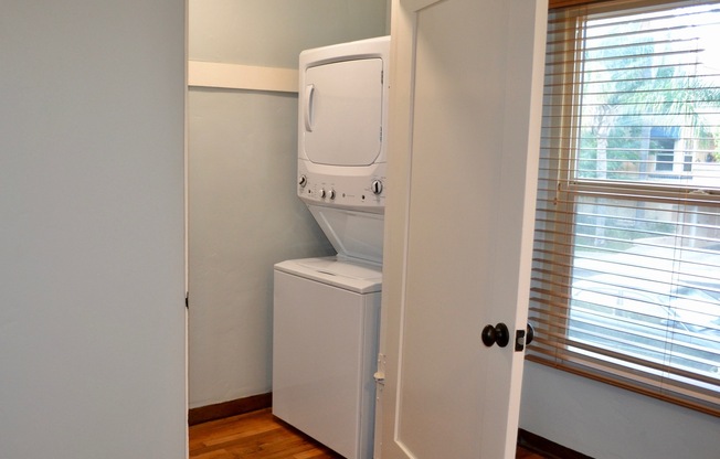 1 bed, 1 bath, $2,495, Unit 2317 Lincoln Ave