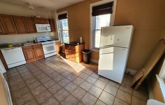 1 bed, 1 bath, $1,095, Unit 2R