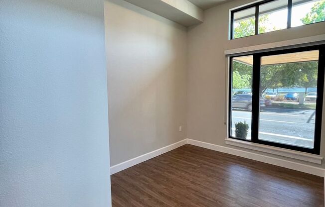 2 beds, 1 bath, 644 sqft, $2,450, Unit 434-434