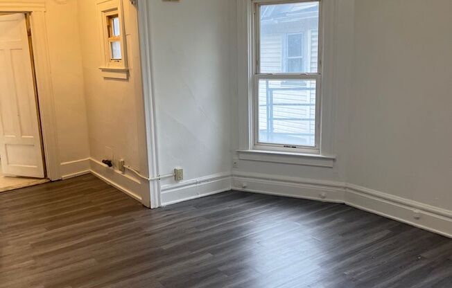 Studio, 1 bath, 350 sqft, $750, Unit Apt 3