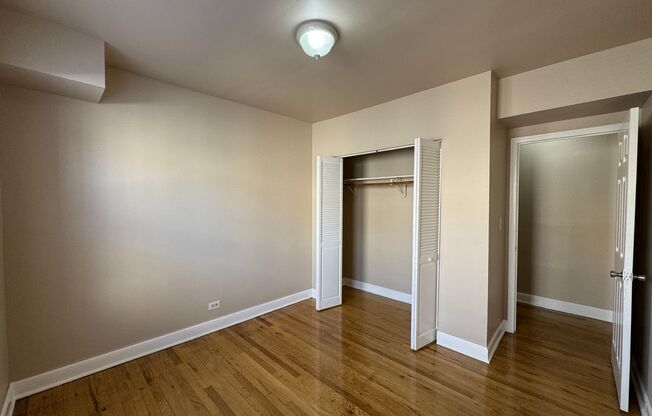 2 beds, 1 bath, $1,200, Unit 4850 #303