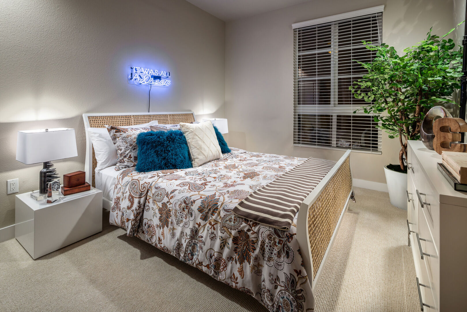 Luxe Pasadena