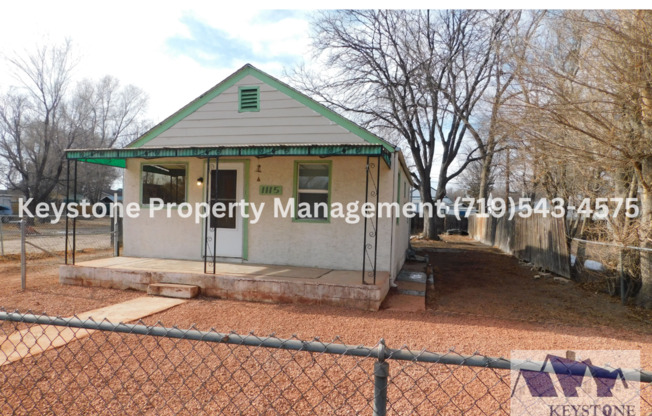 Cute House with 2 Bedrooms/1 Bathroom with Spacious Fenced Yard $975/$975