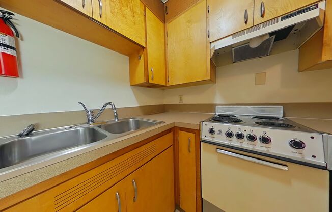 2 Bedroom Apartment ~ Close to Campus ~ Cat Friendly