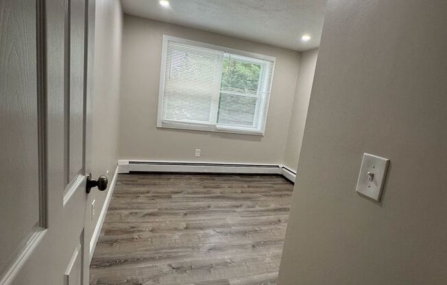 2 beds, 1 bath, 680 sqft, $2,500, Unit 15-31