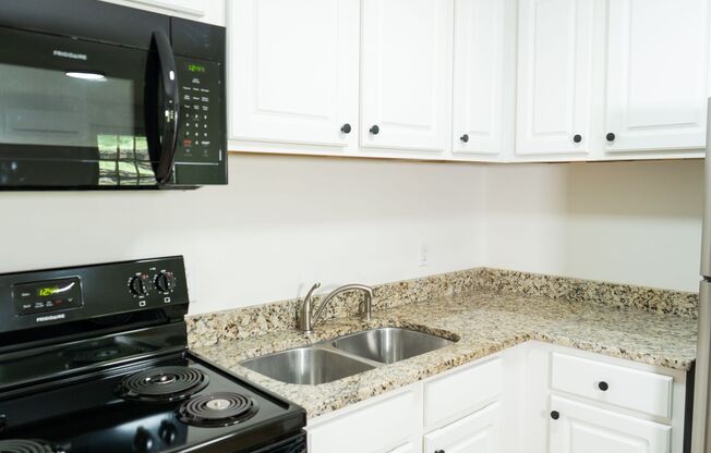 1 bed, 1 bath, $1,300, Unit Apt #C