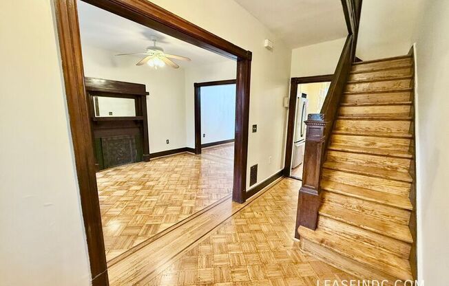 1937 1 ST NE