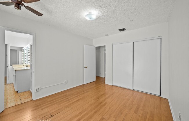 17501 VICTORY BLVD