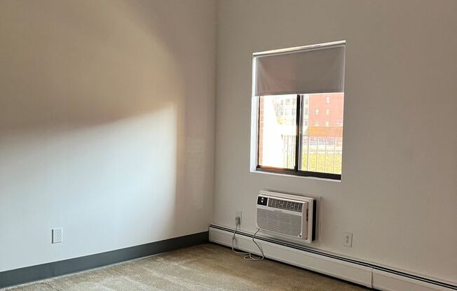 1 bed, 1 bath, 715 sqft, $1,795, Unit 35-310