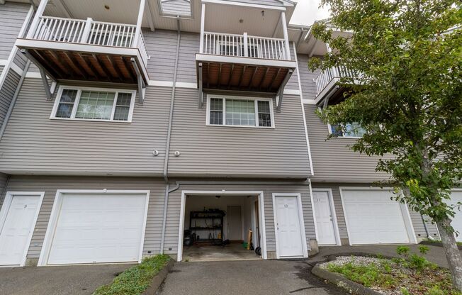 Spacious Luxury Multi Level, 2 Bedroom Condo