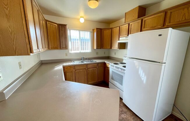 2 beds, 1 bath, $1,100