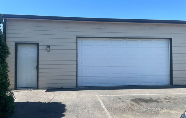 Loft Apartment/ Garage For Rent