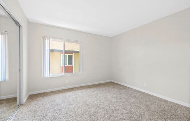 One-bedroom Apartment with Carpeted Floors