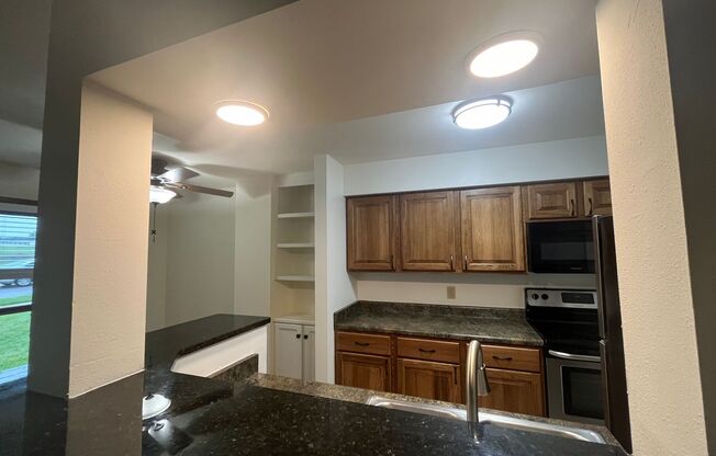 2 beds, 1 bath, 950 sqft, $1,800, Unit 584DA