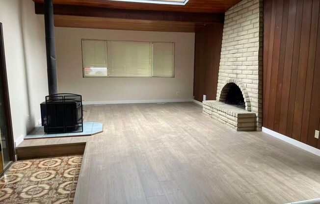 Charming 3 Bedroom/1 bath house in Wedgwood Seattle for rent!