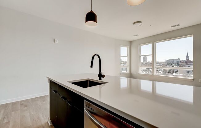 For Rent: Modern Urban Living at 115 W Hamburg – Your Ideal City Retreat Awaits!