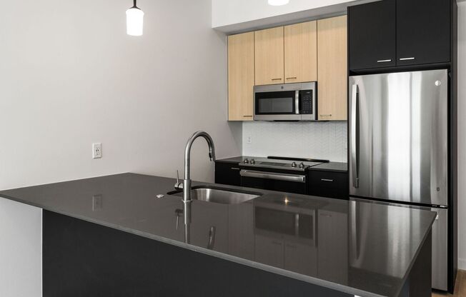 1 bed, 1 bath, 821 sqft, $1,875, Unit 417