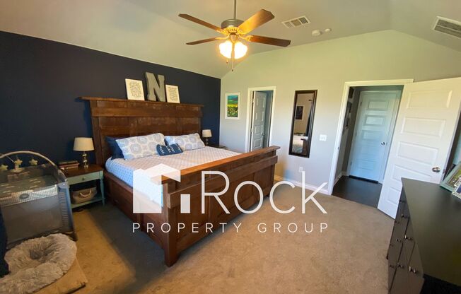 4 beds, 2 baths, $1,900