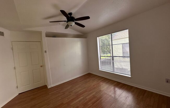 1 bed, 1 bath, 564 sqft, $995, Unit 2