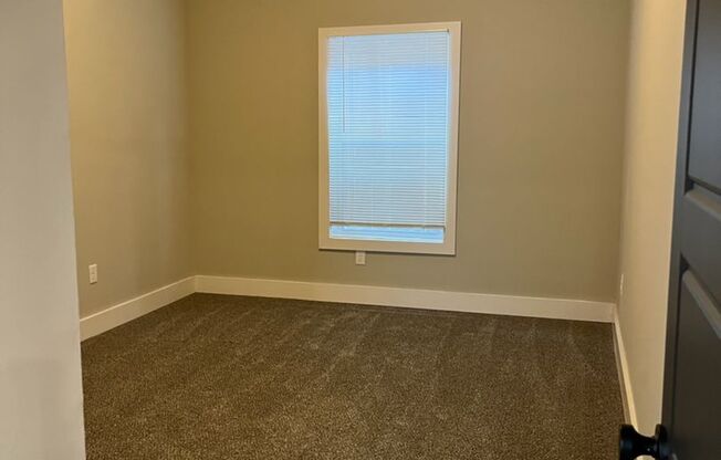 3 beds, 1 bath, 1,000 sqft, $1,175, Unit 1262-2