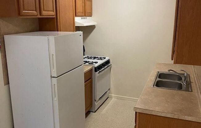 1 bed, 1 bath, 555 sqft, $775, Unit 39