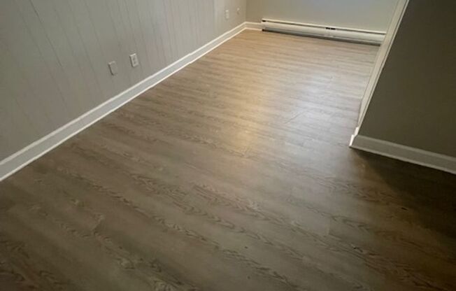 Studio, 1 bath, $995, Unit Apt #10