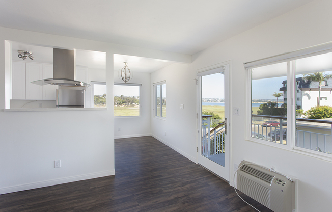 Stunning 2 Bed/1 Bath With Bay Views In Crown Point *W/D in Unit*