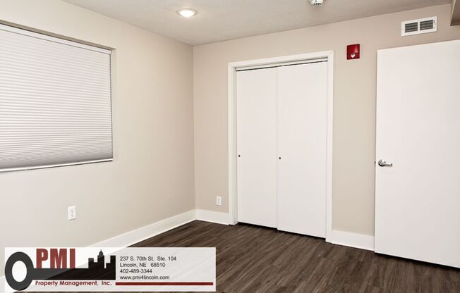 2 beds, 1 bath, $1,000, Unit 4001 Holdrege St. #2