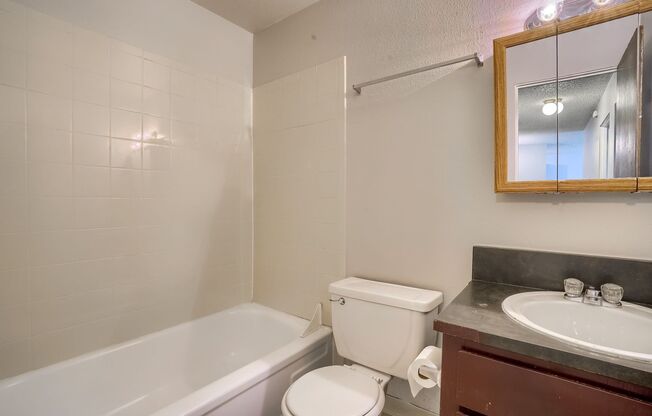 2 beds, 1 bath, $1,750, Unit 201
