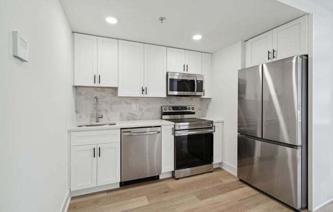 Studio, 1 bath, 530 sqft, $1,320, Unit Unit 109