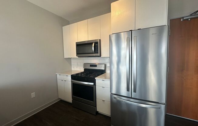 2 beds, 2 baths, 992 sqft, $2,295, Unit 300