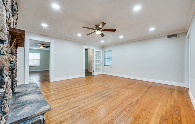 322 LAKESIDE DR