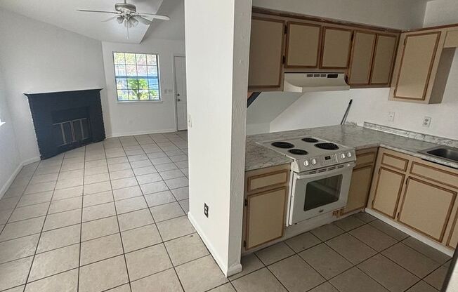 Freshly Remodeled 3 BR 2 BA Townhome Located Minutes From Doak Campbell Stadium!