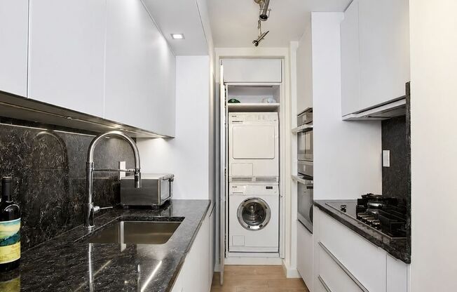 1 bed, 2.5 baths, 633 sqft, $6,000, Unit 23H