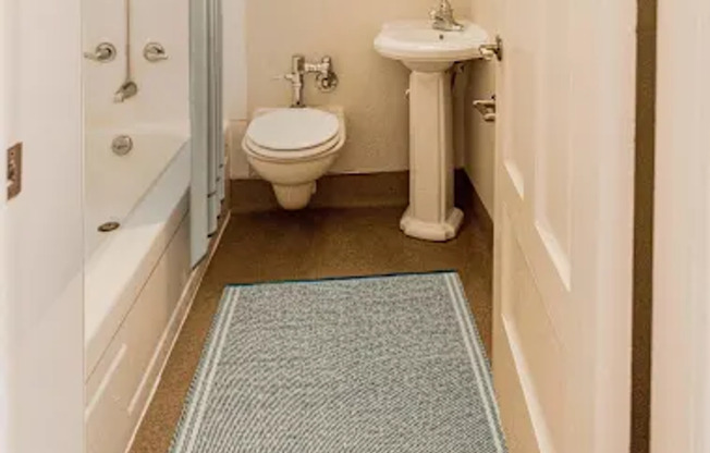 1 bed, 1 bath, 132 sqft, $1,350, Unit 228