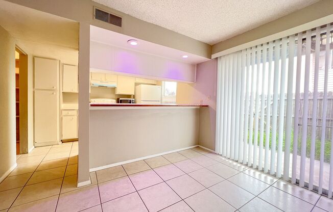 Charming 2 Bedroom, 1.5 Bathroom Condo in Orlando!!