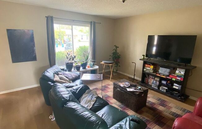 Terrific 4 bedroom, 2 bath Louisville Home - Available August 8th!