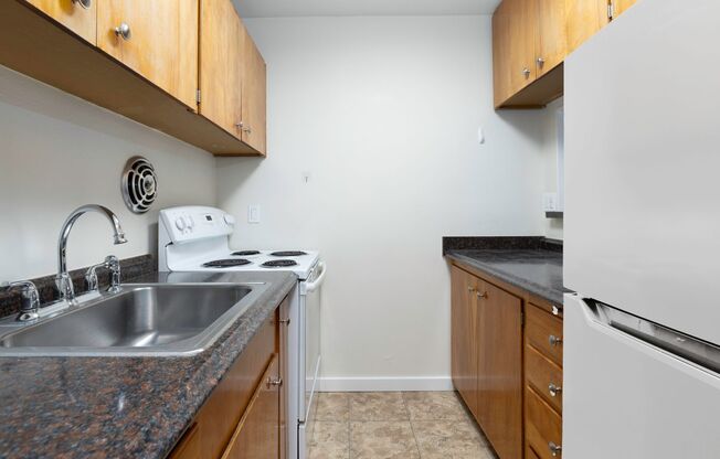 Studio, 1 bath, 384 sqft, $1,445, Unit 403