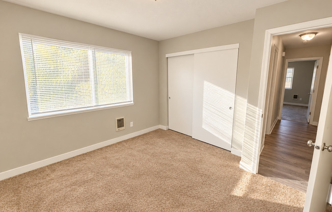 3 beds, 2 baths, 1,300 sqft, $1,795, Unit 3435