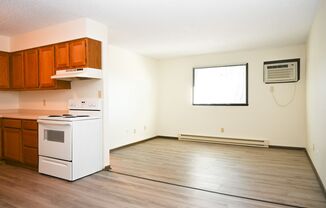 2 beds, 1 bath, 704 sqft, $620, Unit 215