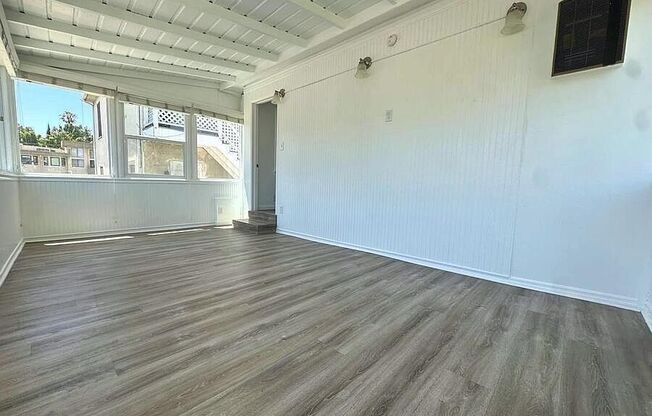 1556 S BEVERLY GLN BLVD