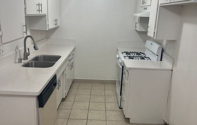 1 bed, 1 bath, $2,095, Unit 104